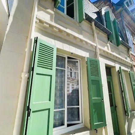Bright House Close To The Beach